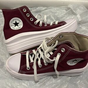 Worn once 8.5 Converse All-Stars High Top Platform Chuck Taylor burgandy